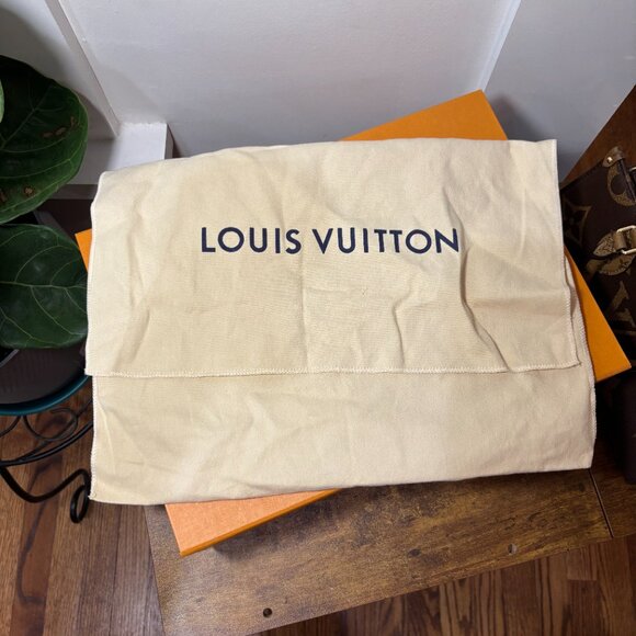 Louis Vuitton On The Go Crossbody Logo Purse Brown Leather with Coin Purse - Picture 7 of 10